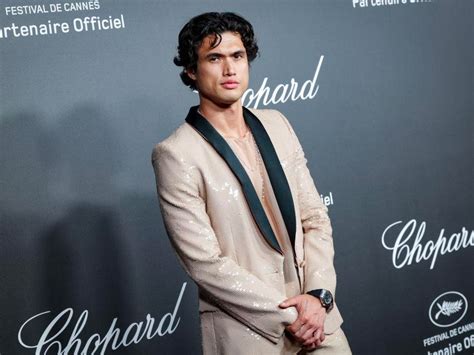 Get to Know Charles Melton, the Hunky Star of Todd。